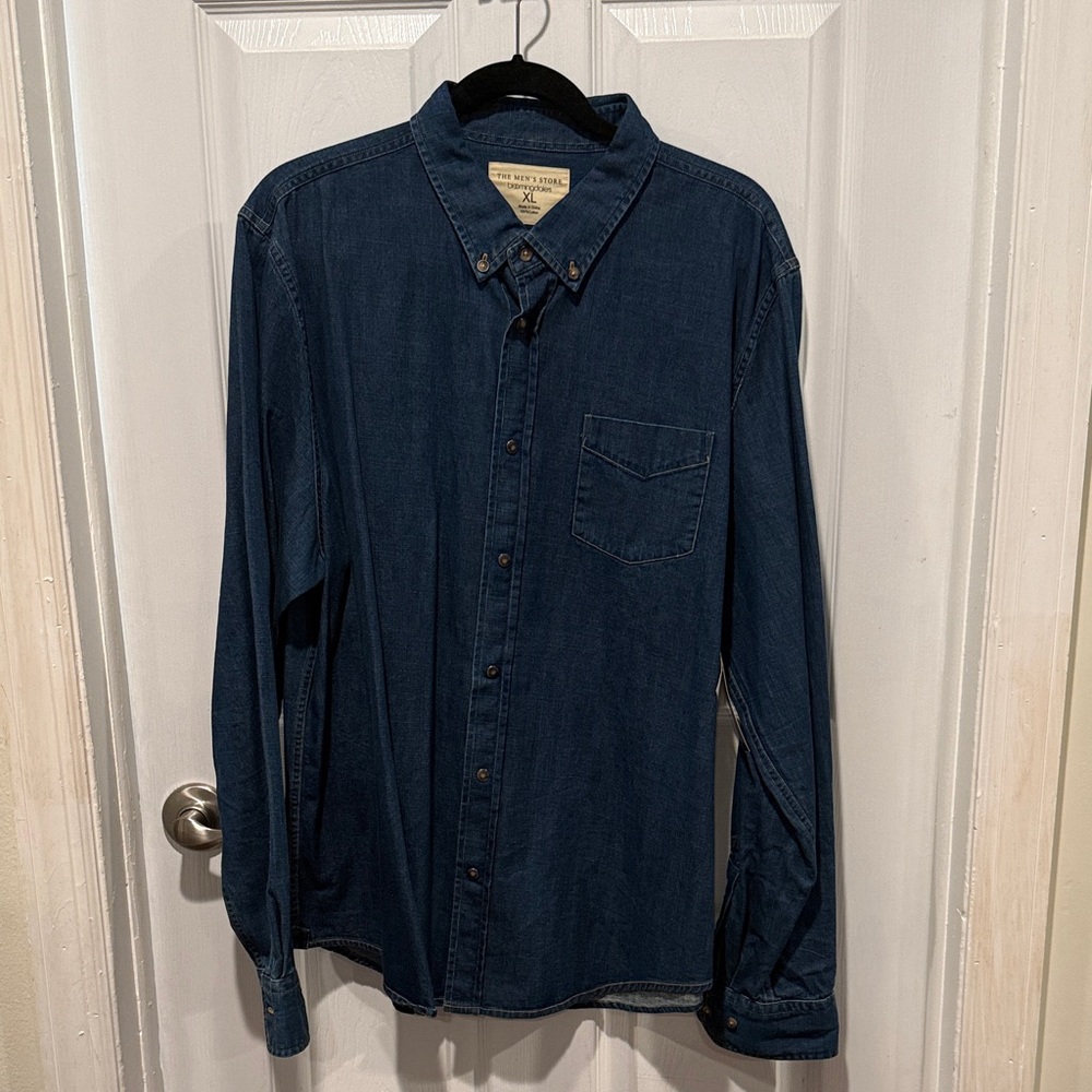 Bloomingdale’s Dark Blue Casual Button Down Shirt